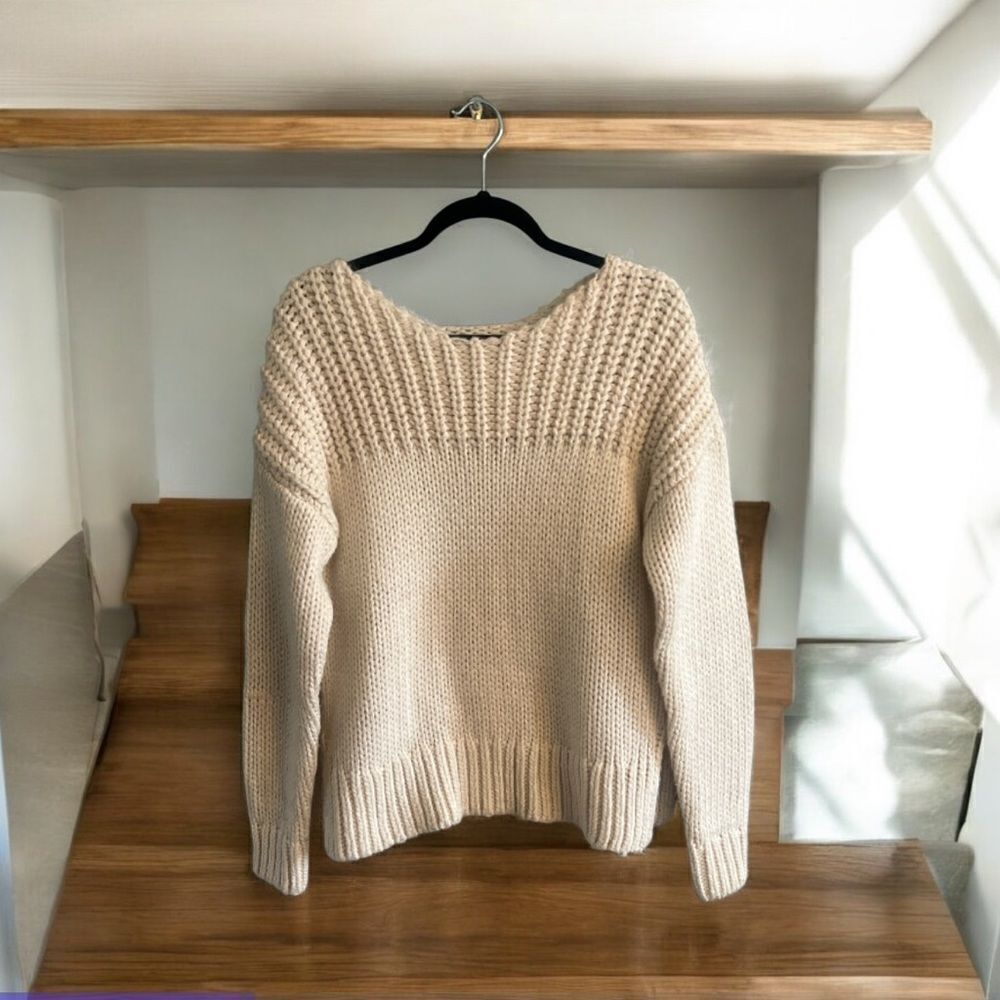 Women’s Large chunky knit thick knit cream neutral sweater